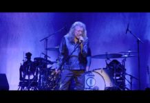 Роберт Плант исполняет «Season’s Song» и «Little Maggie»
