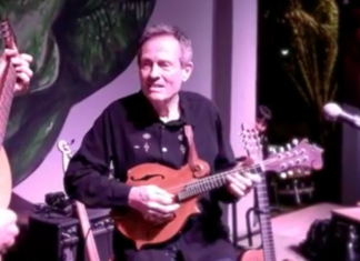 Посмотрите, как John Paul Jones выступает на благотворительном концерте в Мексике в начале этого года