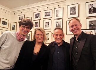 Новая музыка, написанная John Paul Jones, была представлена в Лондоне