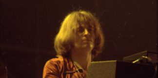 Вот ранее не публиковавшиеся фотографии Led Zeppelin, выступающих в Нью-Йорке в 1973 году