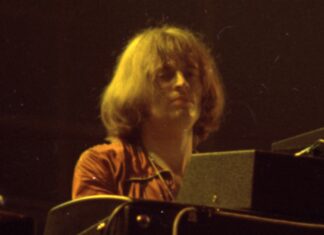 Вот ранее не публиковавшиеся фотографии Led Zeppelin, выступающих в Нью-Йорке в 1973 году