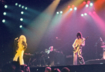 Вот ранее не публиковавшиеся фотографии Led Zeppelin, выступающих в Нью-Йорке в 1977 году
