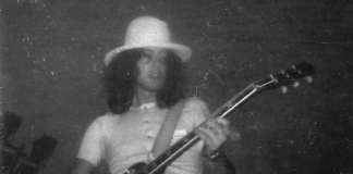 Вот ранее не публиковавшиеся фотографии Led Zeppelin, выступающих на Международном поп-фестивале в Атланте в 1969 году.