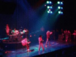 В сети опубликованы обновленные кадры выступления Led Zeppelin в Кливленде в 1977 году